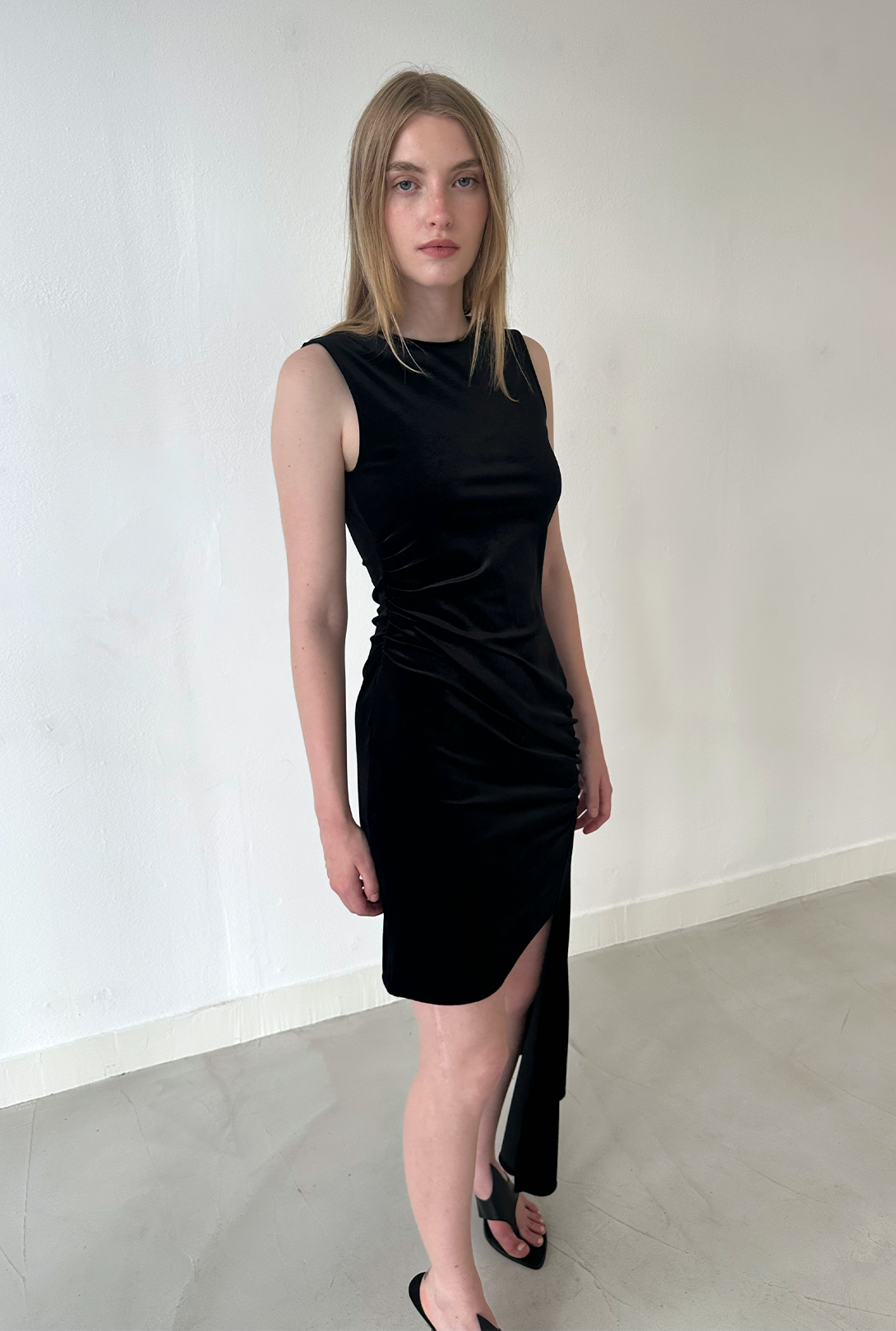 Saemdi - Hera Side Tail Velvet Dress -