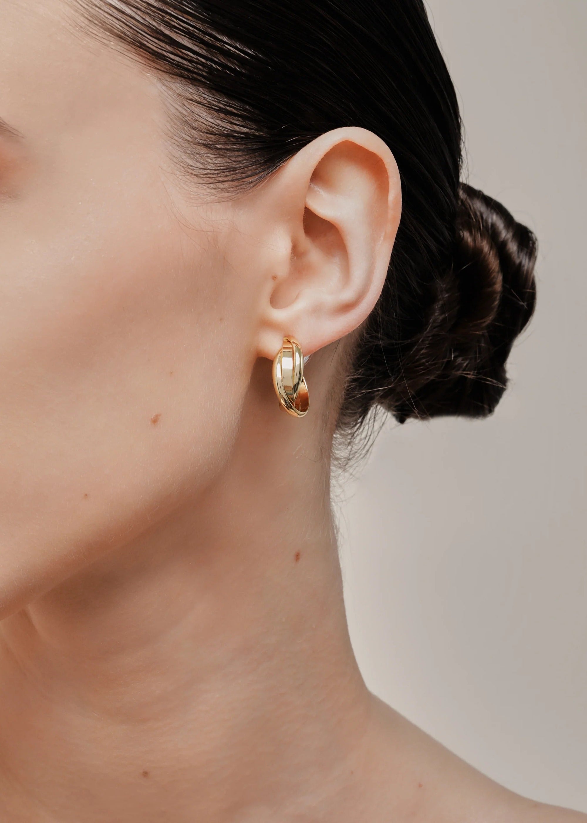 Aiori - Trinity Hoop Clip On Earrings - Gold -