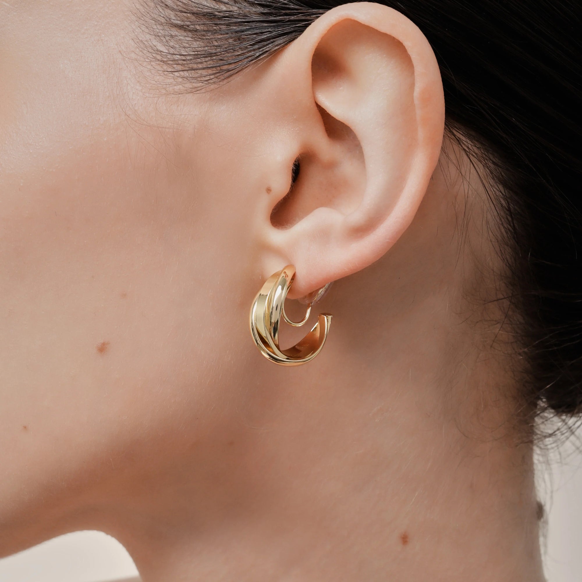 Aiori - Trinity Hoop Clip On Earrings - Gold -