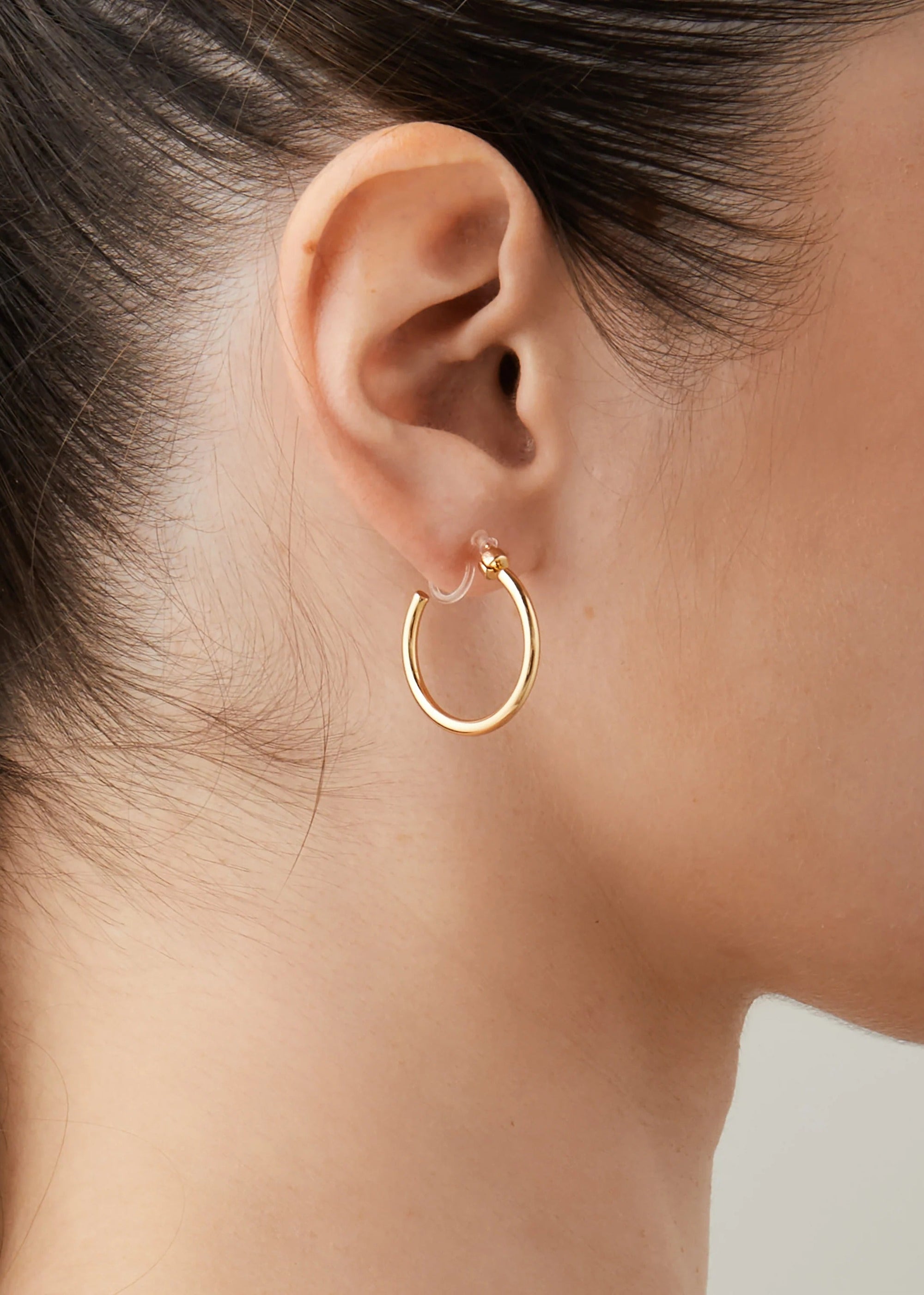 Aiori - Medium Thin Hoop Clip On Earrings - Gold -