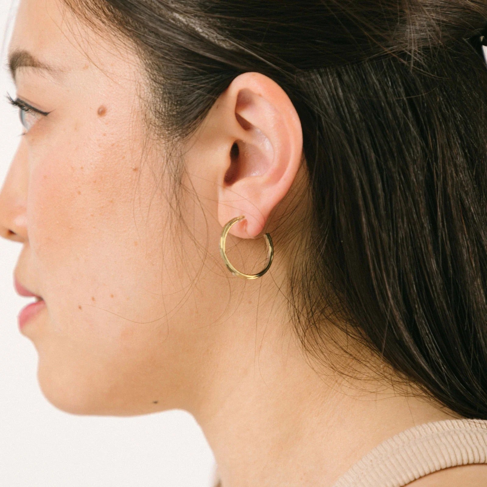 Aiori - Cassie Hoop Clip On Earrings - Gold -