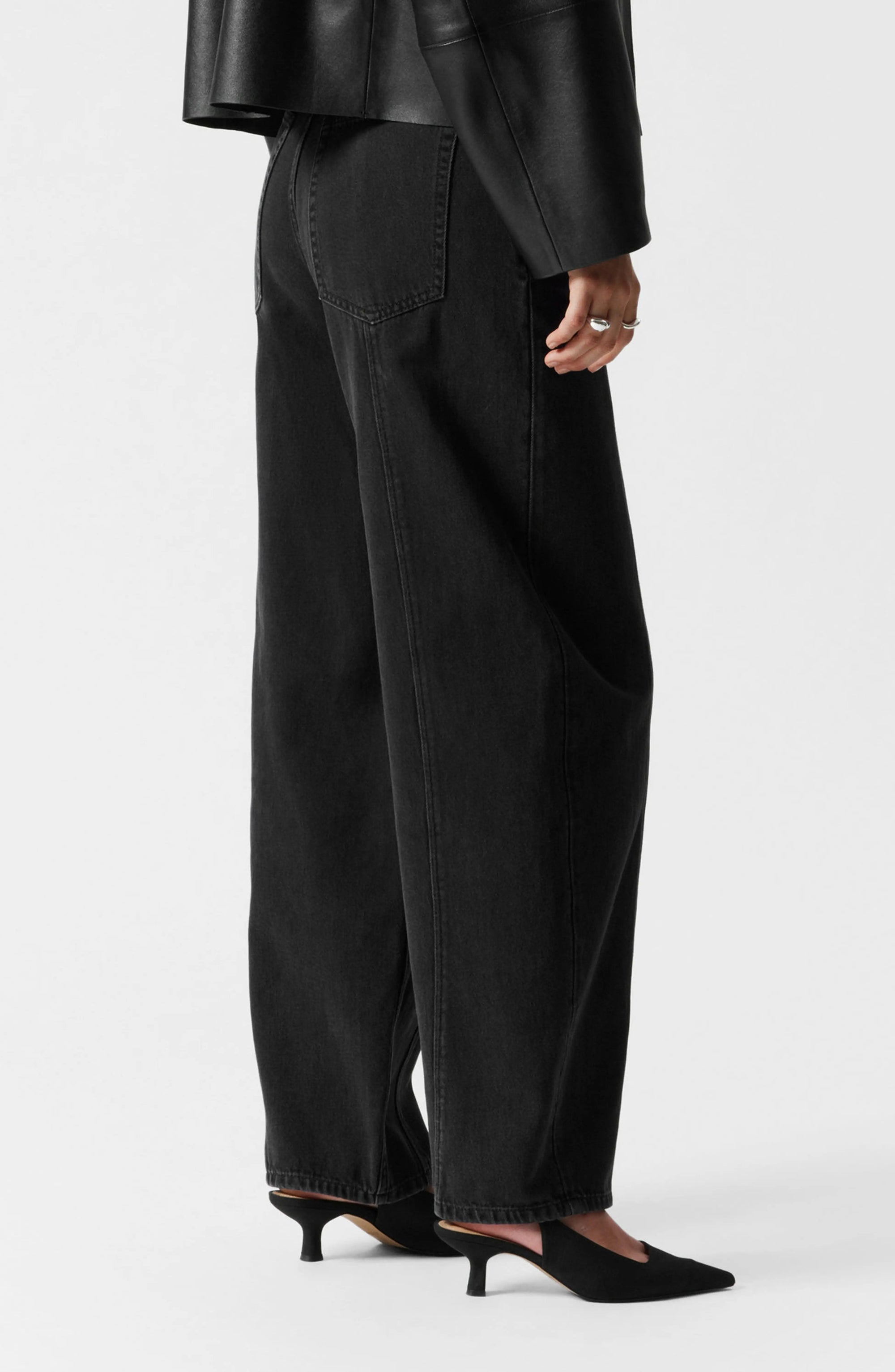 & Other Stories - Bello Cut Jeans - Black -