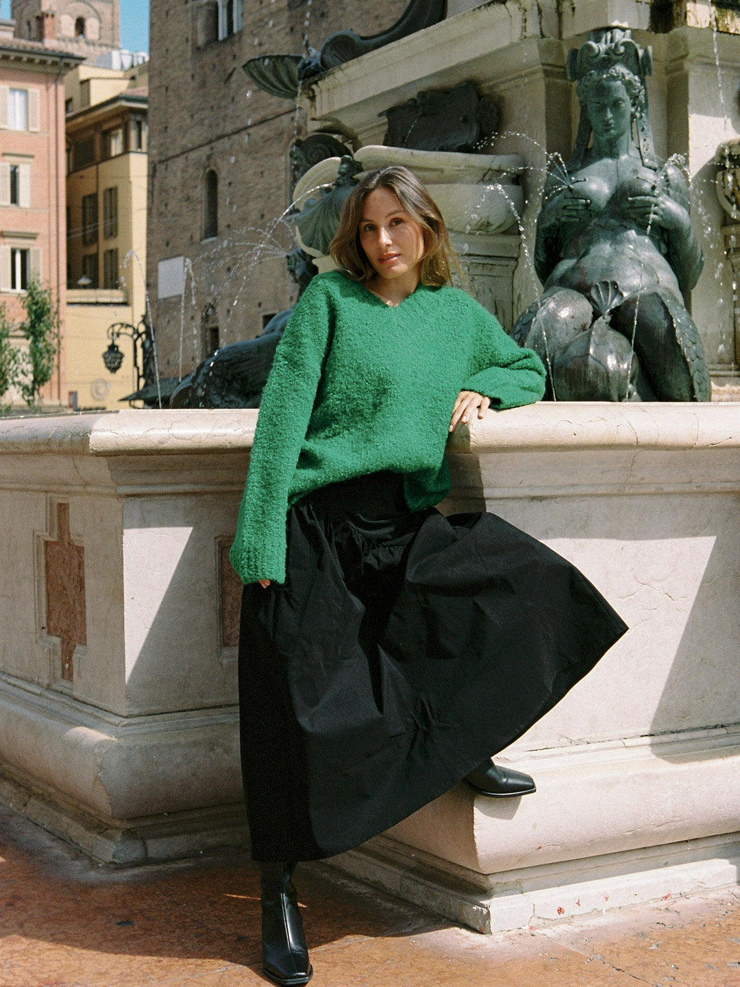 Lisa Says Gah - Marion V-Neck - Kelly Green -